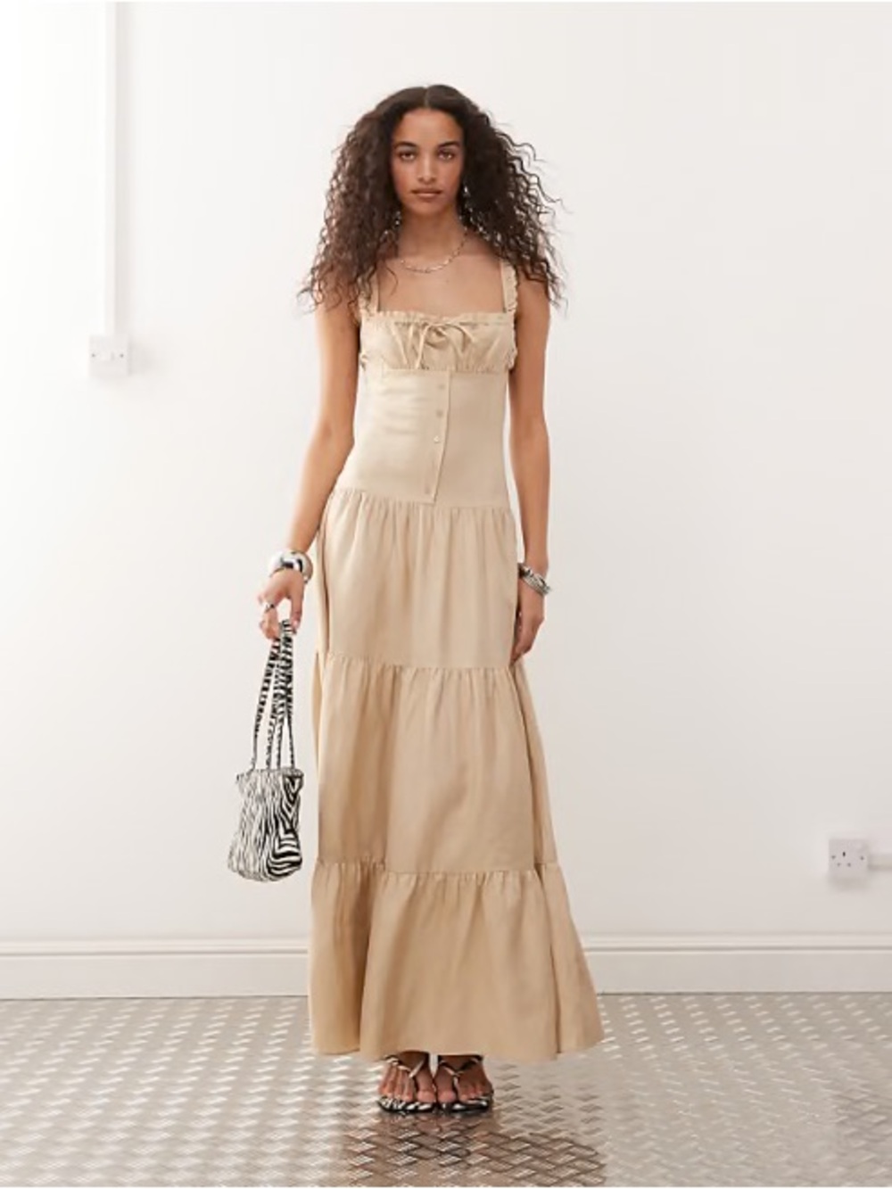 Lioness | Heart-Shaped‎ Maxi Dress - Picture 3 of 8